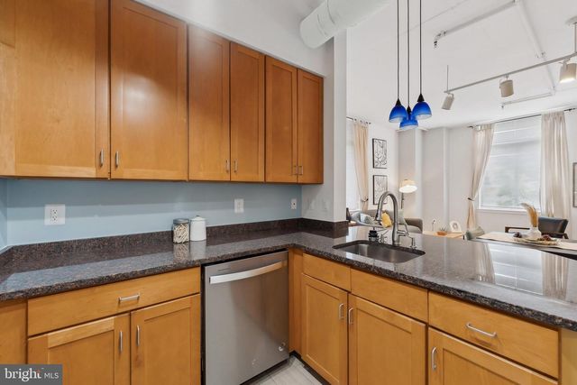 4490 MARKET COMMONS DR #202, Fairfax, VA 22033