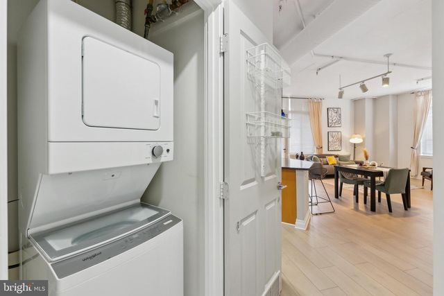 4490 MARKET COMMONS DR #202, Fairfax, VA 22033