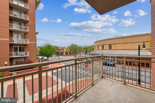 4490 MARKET COMMONS DR #202, Fairfax, VA 22033