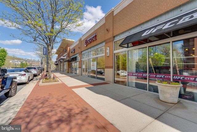 4490 MARKET COMMONS DR #202, Fairfax, VA 22033