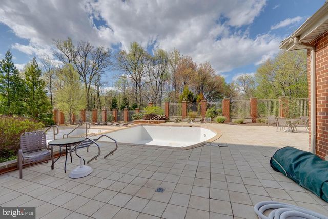 4490 MARKET COMMONS DR #202, Fairfax, VA 22033