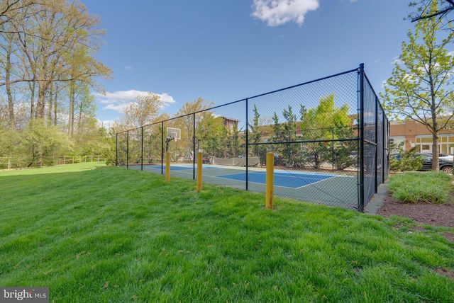 4490 MARKET COMMONS DR #202, Fairfax, VA 22033