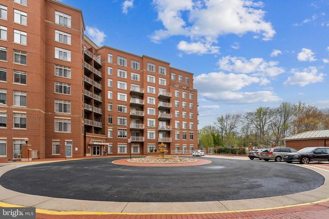 4490 MARKET COMMONS DR #202, Fairfax, VA 22033