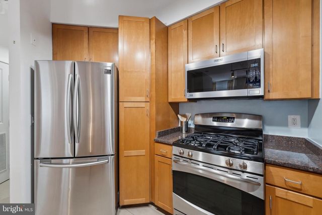 4490 MARKET COMMONS DR #202, Fairfax, VA 22033