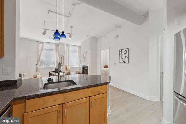 4490 MARKET COMMONS DR #202, Fairfax, VA 22033