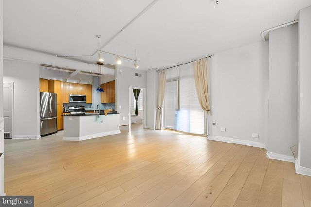 4490 MARKET COMMONS DR #202, Fairfax, VA 22033