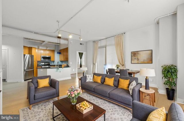 4490 MARKET COMMONS DR #202, Fairfax, VA 22033