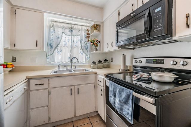 7210 N MANHATTAN AVENUE 1913, Tampa, FL 33614