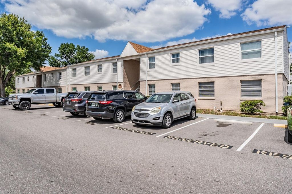 Image 2 of property listing at 7210 N MANHATTAN AVENUE 1913, Tampa, FL 33614
