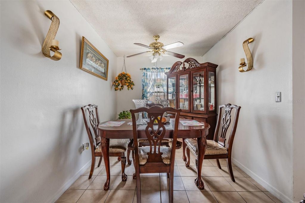 Image 13 of property listing at 7210 N MANHATTAN AVENUE 1913, Tampa, FL 33614