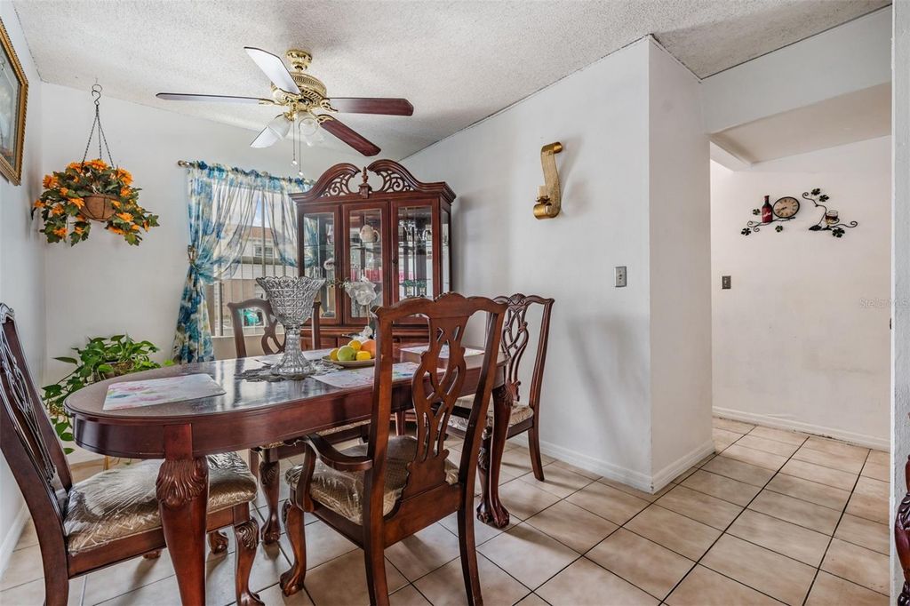 Image 14 of property listing at 7210 N MANHATTAN AVENUE 1913, Tampa, FL 33614