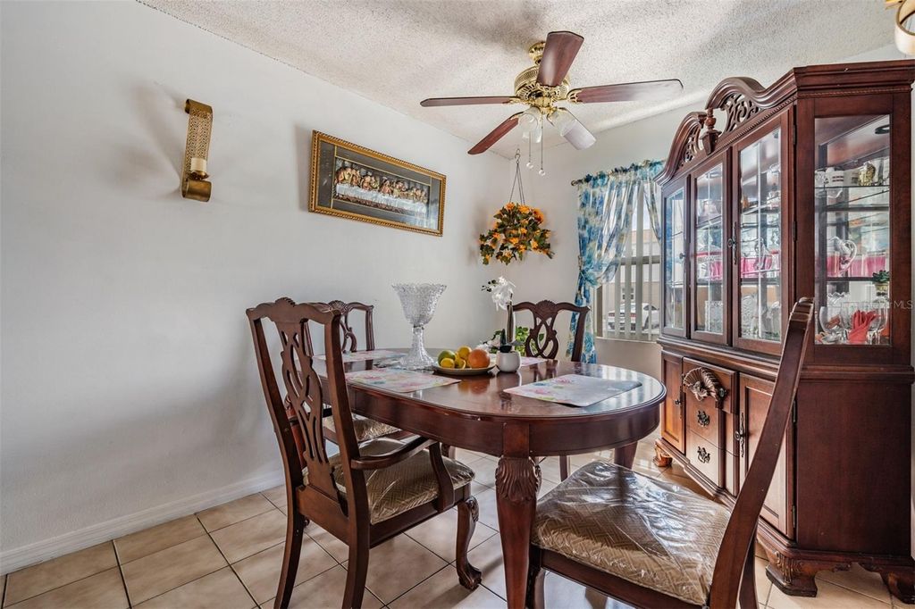 Image 15 of property listing at 7210 N MANHATTAN AVENUE 1913, Tampa, FL 33614