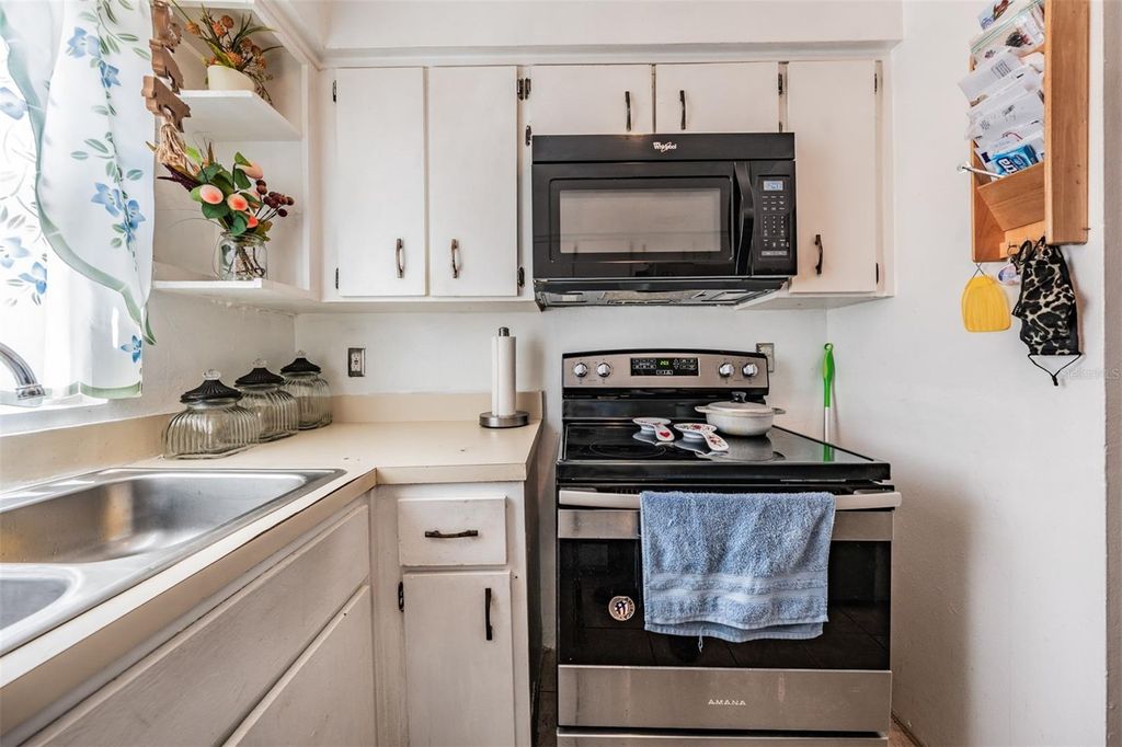 Image 17 of property listing at 7210 N MANHATTAN AVENUE 1913, Tampa, FL 33614