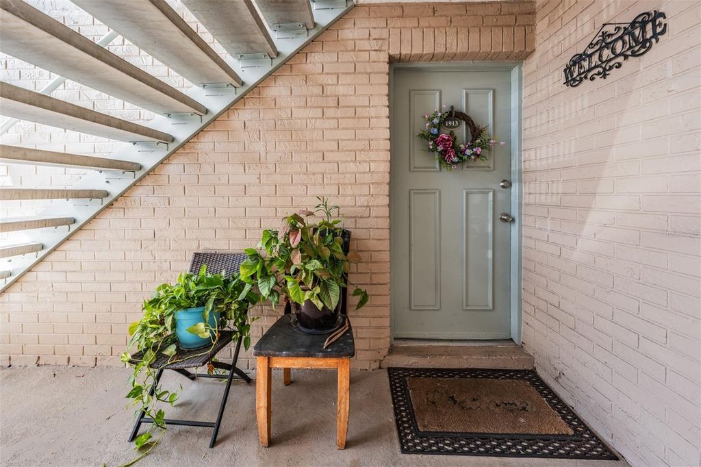 Image 3 of property listing at 7210 N MANHATTAN AVENUE 1913, Tampa, FL 33614
