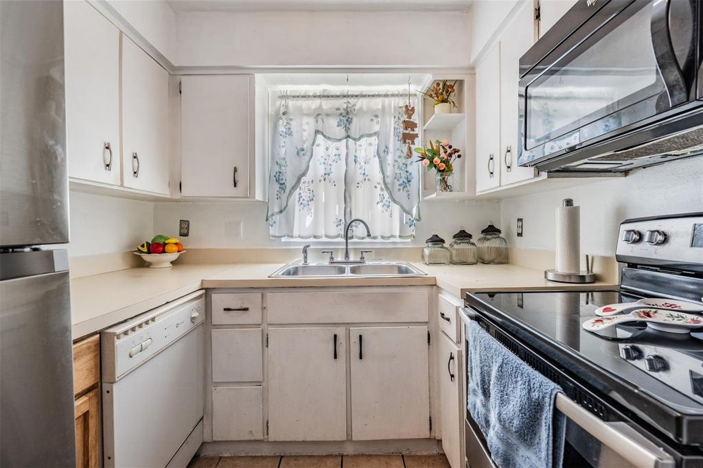 Image 21 of property listing at 7210 N MANHATTAN AVENUE 1913, Tampa, FL 33614