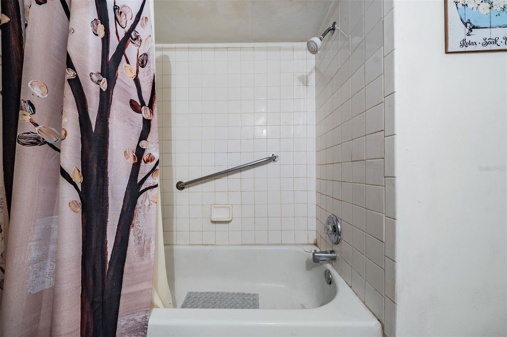Image 23 of property listing at 7210 N MANHATTAN AVENUE 1913, Tampa, FL 33614