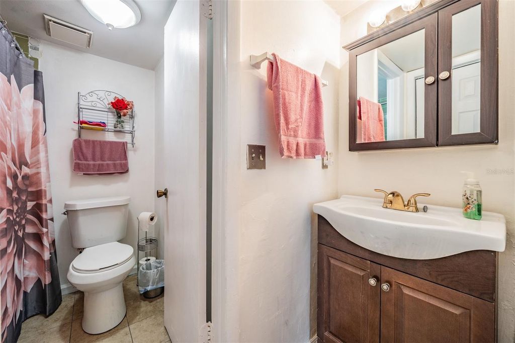 Image 26 of property listing at 7210 N MANHATTAN AVENUE 1913, Tampa, FL 33614