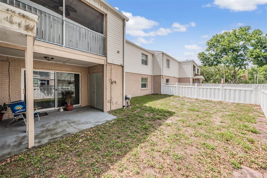 Image 4 of property listing at 7210 N MANHATTAN AVENUE 1913, Tampa, FL 33614