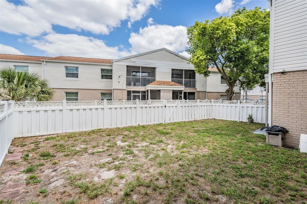 Image 31 of property listing at 7210 N MANHATTAN AVENUE 1913, Tampa, FL 33614