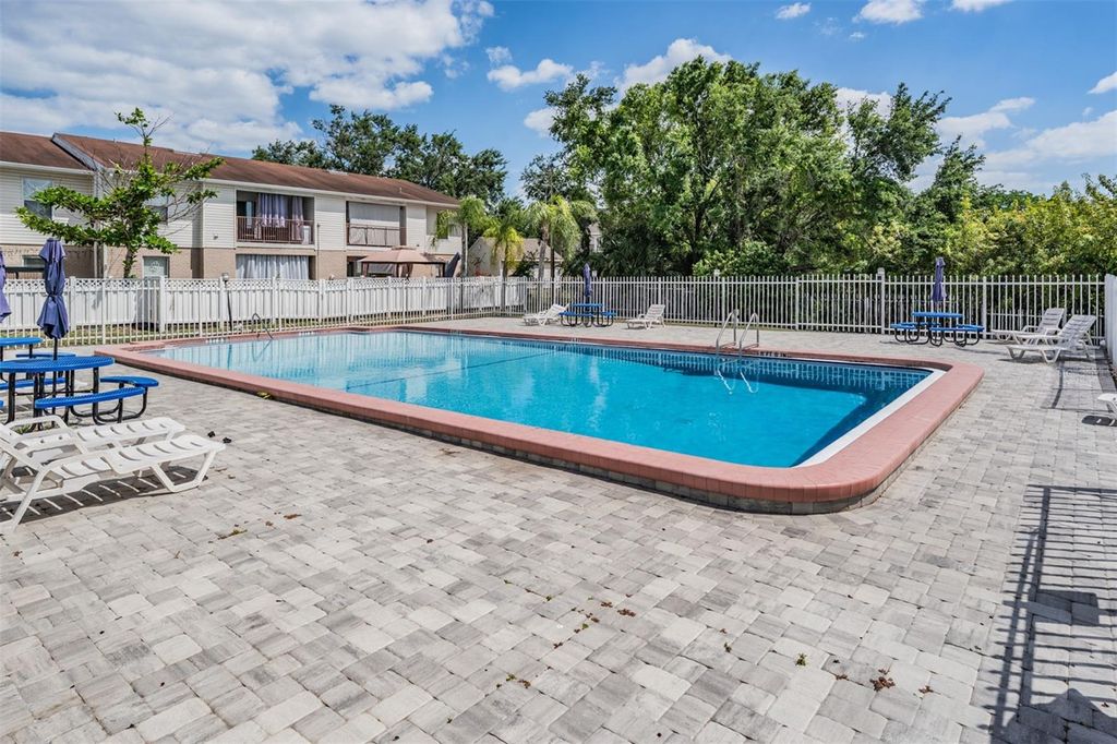 Image 36 of property listing at 7210 N MANHATTAN AVENUE 1913, Tampa, FL 33614