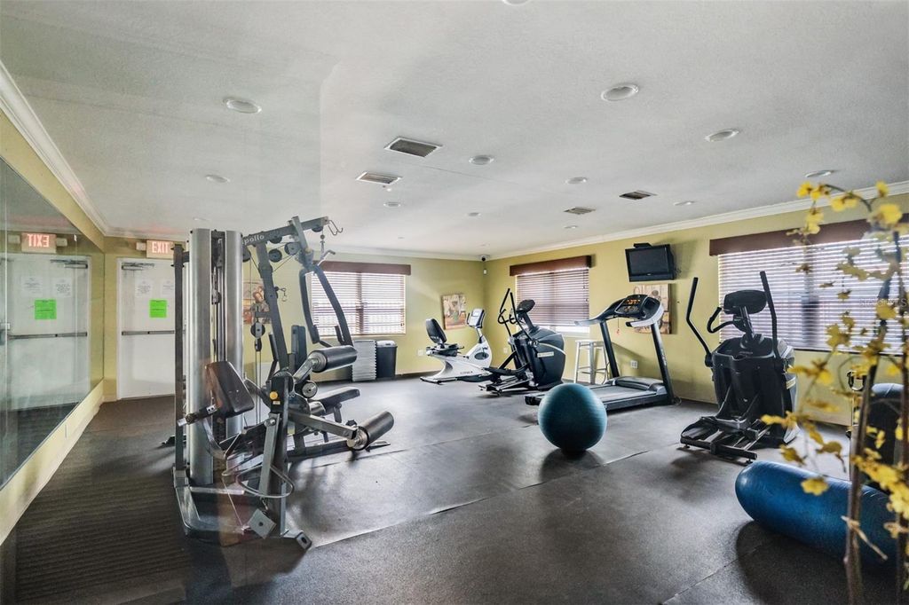 Image 37 of property listing at 7210 N MANHATTAN AVENUE 1913, Tampa, FL 33614