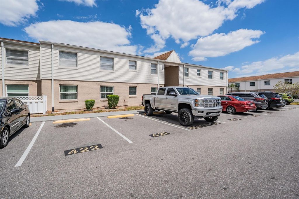 Image 41 of property listing at 7210 N MANHATTAN AVENUE 1913, Tampa, FL 33614