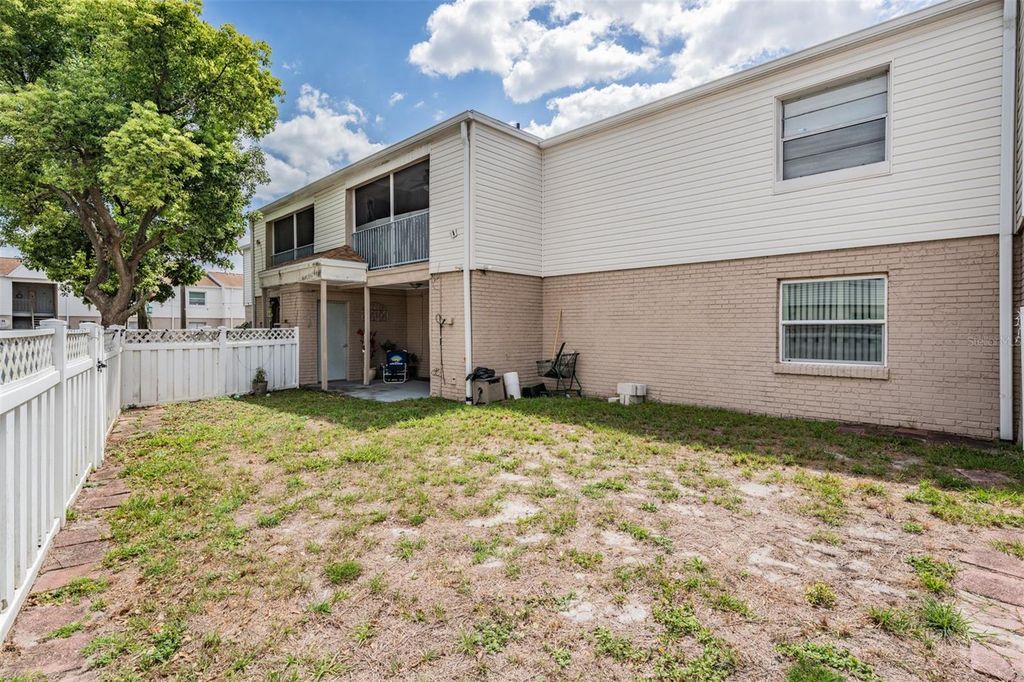 Image 6 of property listing at 7210 N MANHATTAN AVENUE 1913, Tampa, FL 33614