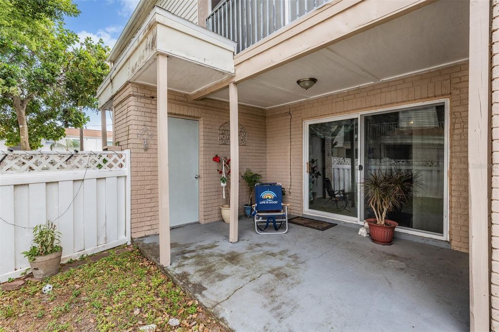 Image 7 of property listing at 7210 N MANHATTAN AVENUE 1913, Tampa, FL 33614