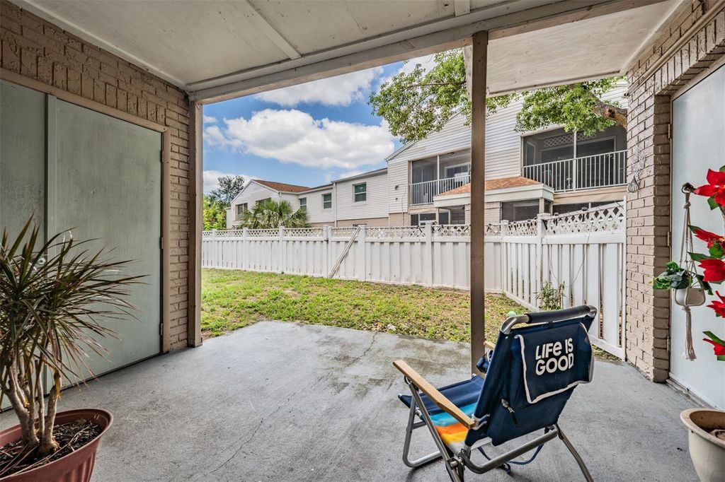 Image 8 of property listing at 7210 N MANHATTAN AVENUE 1913, Tampa, FL 33614