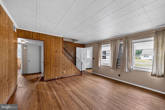 46 DUNMORE AVE, Ewing, NJ 08618