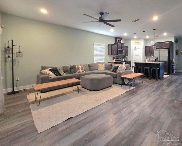 826 Smiley Cir, Pensacola, FL 32514