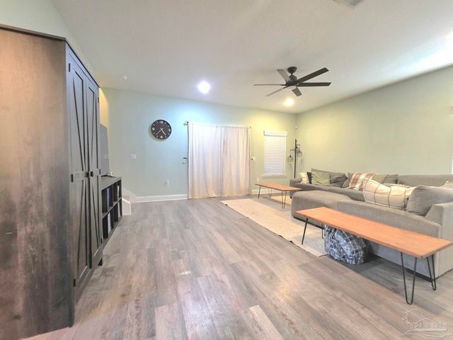 826 Smiley Cir, Pensacola, FL 32514