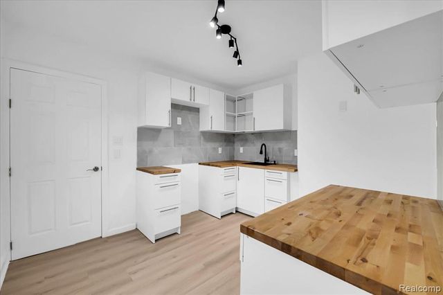 5903 Wayburn Street, Detroit, MI 48224