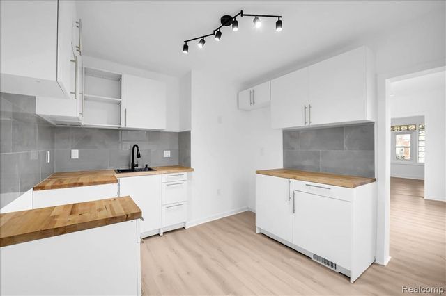 5903 Wayburn Street, Detroit, MI 48224