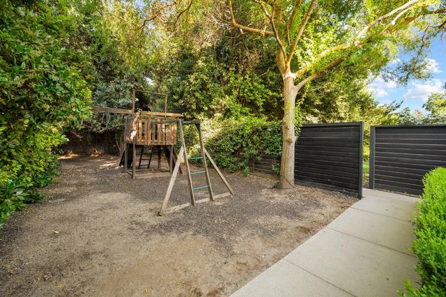 2561 Ladd Rd, Modesto, CA 95356