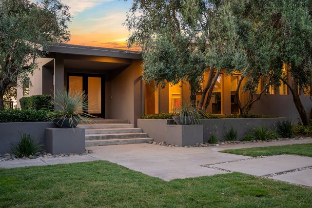 2561 Ladd Rd, Modesto, CA 95356