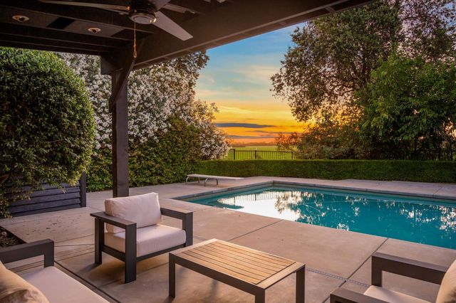 2561 Ladd Rd, Modesto, CA 95356