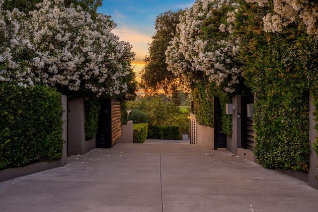2561 Ladd Rd, Modesto, CA 95356