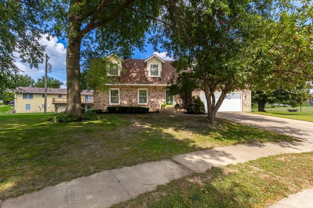 702 W Iowa Street, Eldridge, IA 52748
