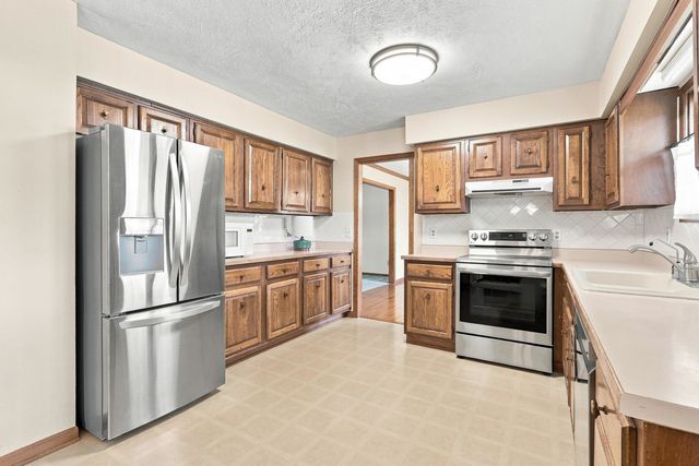 702 W Iowa Street, Eldridge, IA 52748