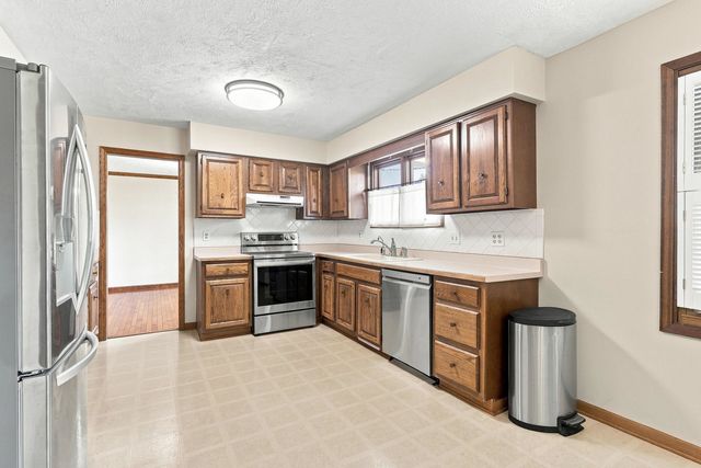 702 W Iowa Street, Eldridge, IA 52748