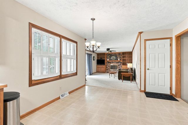 702 W Iowa Street, Eldridge, IA 52748