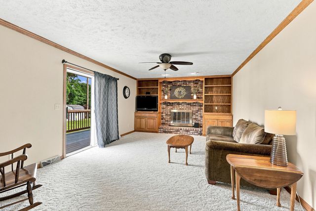 702 W Iowa Street, Eldridge, IA 52748