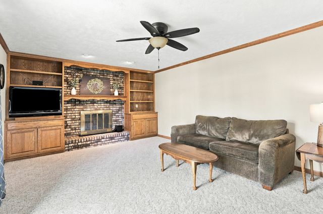 702 W Iowa Street, Eldridge, IA 52748