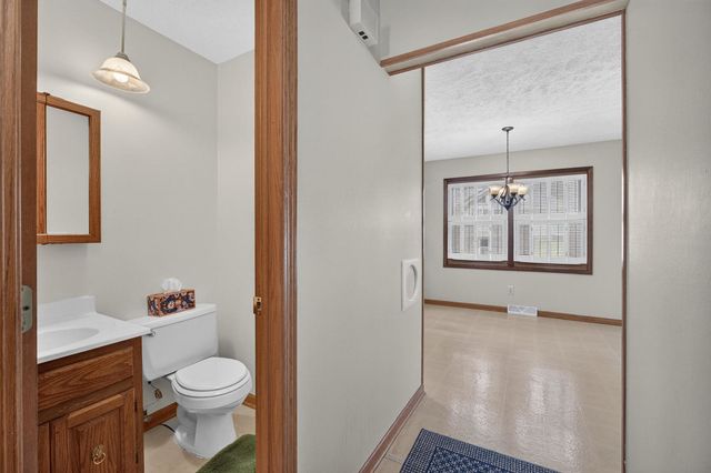 702 W Iowa Street, Eldridge, IA 52748