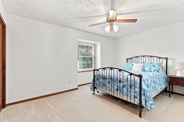 702 W Iowa Street, Eldridge, IA 52748