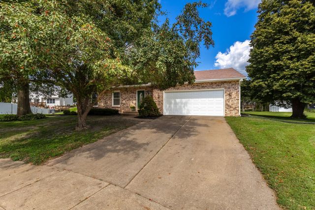 702 W Iowa Street, Eldridge, IA 52748