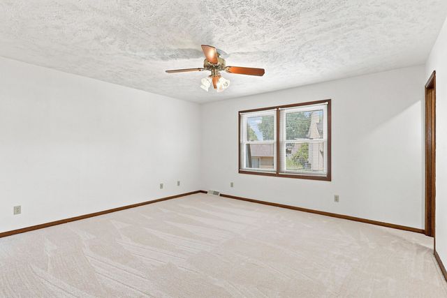 702 W Iowa Street, Eldridge, IA 52748