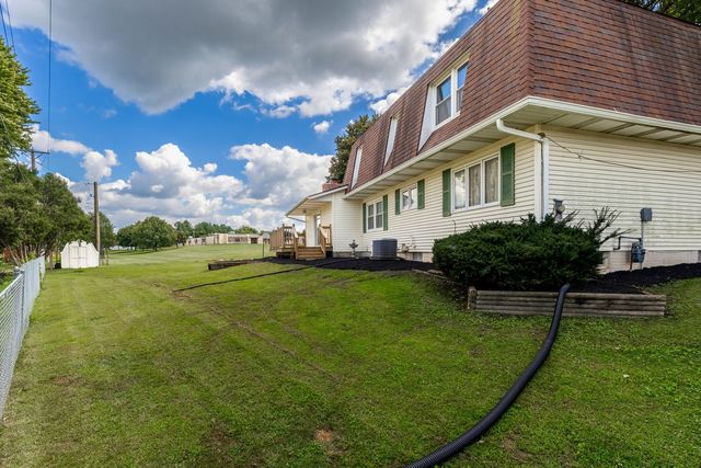 702 W Iowa Street, Eldridge, IA 52748