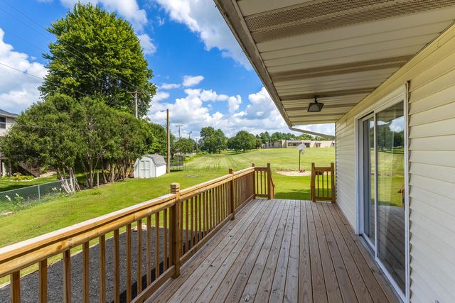 702 W Iowa Street, Eldridge, IA 52748